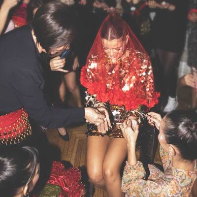 "Kınayı getir aney"