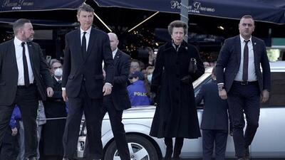 Yunanistan'ın son kralı 2. Konstantin için devlet töreni yapılmadı, cenazeye birçok kraliyet ailesi temsilcisi katıldı