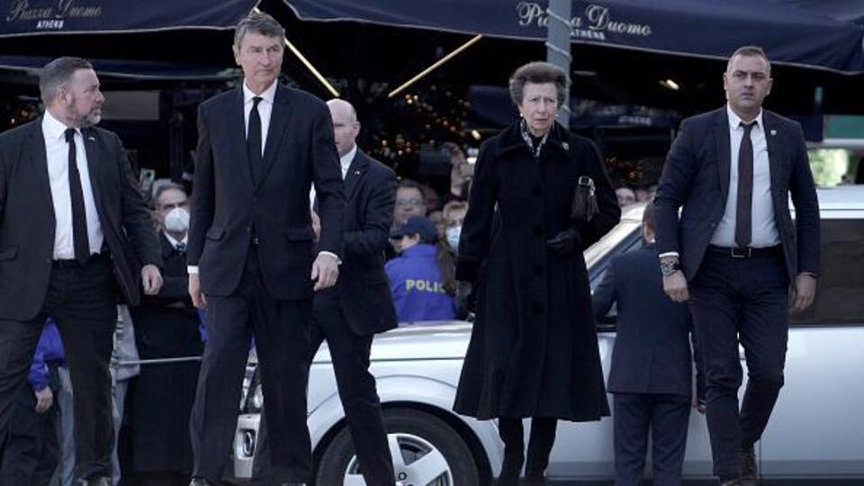 Yunanistan'ın son kralı 2. Konstantin için devlet töreni yapılmadı, cenazeye birçok kraliyet ailesi temsilcisi katıldı