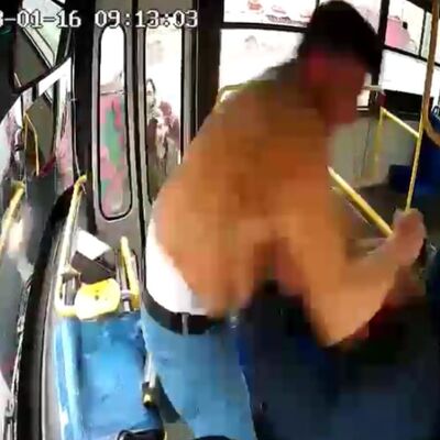 Halk otobüsü şoförü feci şekilde darbedildi! Dehşet anları kamerada