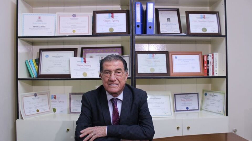 14 diploması var... 3 üniversiteyi birden okuyor!