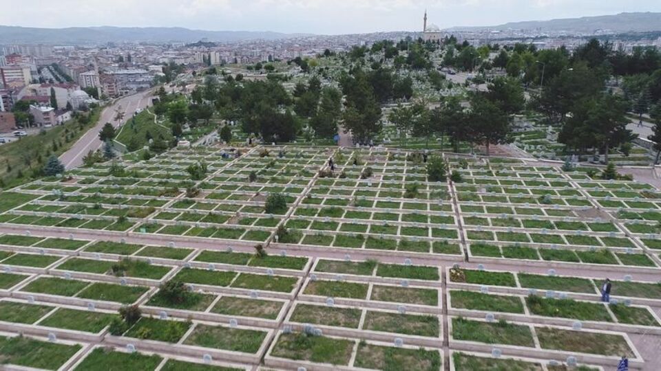 Sivas'ta kefeninden mezar taşına kadar cenaze hizmetleri bedava!