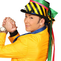 VJ Bülent yıllara rağmen gençliğini koruyor