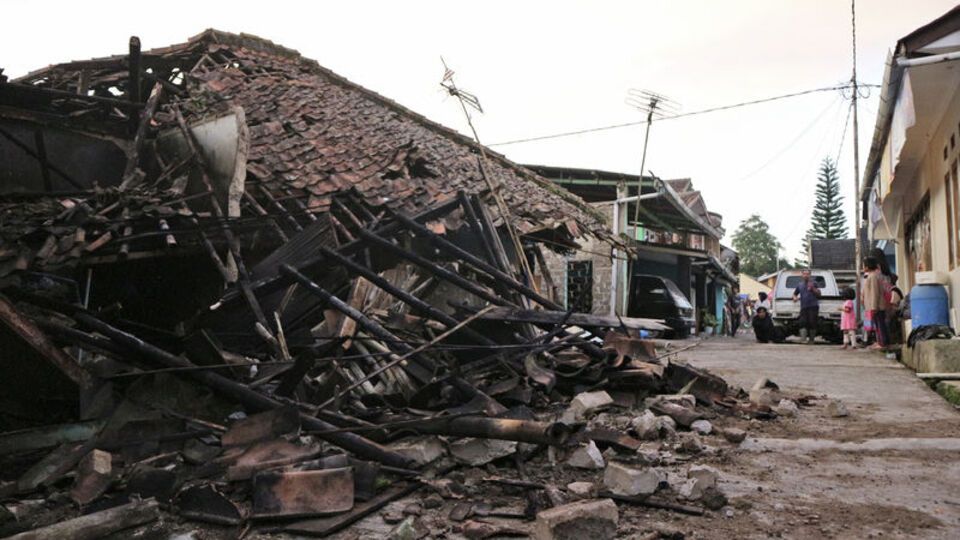 Endonezya'da 7 büyüklüğünde deprem