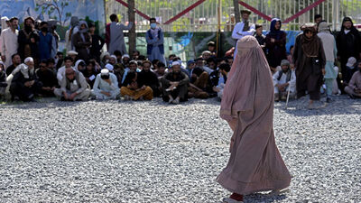 Taliban'dan kadınlara bir engel daha: Erkek doktora gitmek yasak