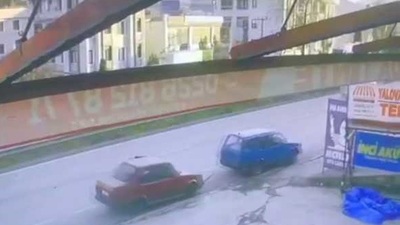 Çaldıkları otomobili halatla çekerek Bursa'ya götürdüler!