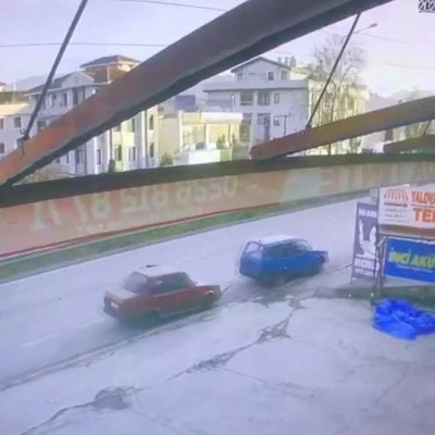 Çaldıkları otomobili halatla çekerek Bursa'ya götürdüler!