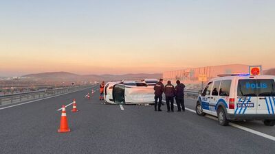 Hafif ticari araç devrildi! 10 kişi yaralandı