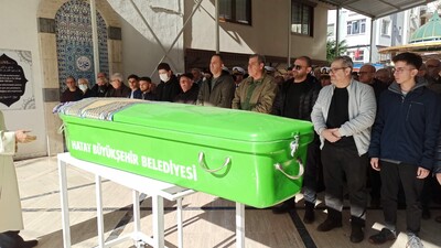 Hafriyat kamyonu ayırdı! Eşiyle el ele karşıya geçerken hayatını kaybetti