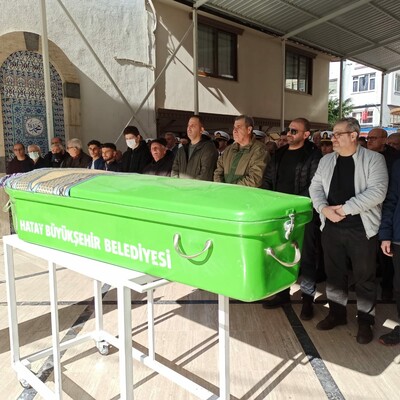 Hafriyat kamyonu ayırdı! Eşiyle el ele karşıya geçerken hayatını kaybetti