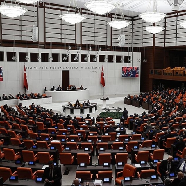 Sözleşmeli teklifi yasalaştı