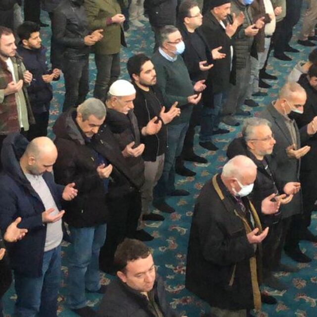 İstanbul'da camilerde "yağmur duası" edildi