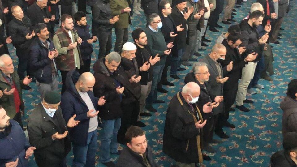 İstanbul'da camilerde "yağmur duası" edildi