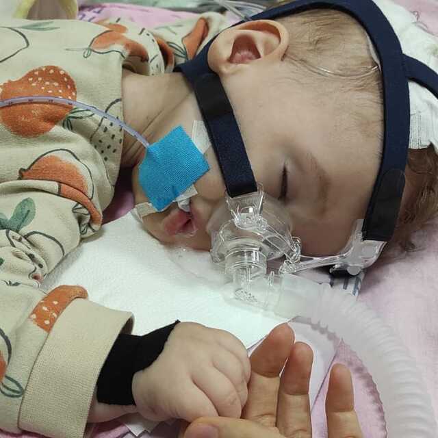 Safa bebek hem SMA hem de zamanla yarışıyor