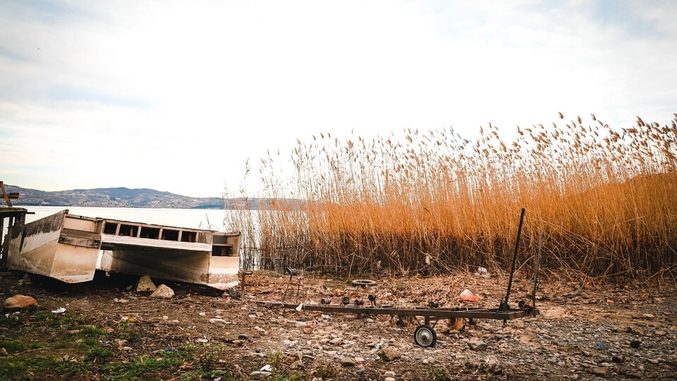 Sapanca'da su seviyesi düştü! Kayıklar karaya oturdu