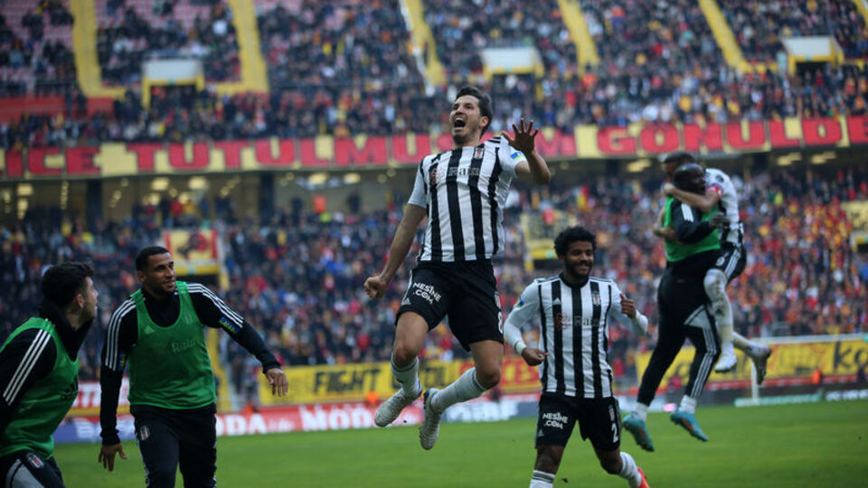 Kartal uçuyor!