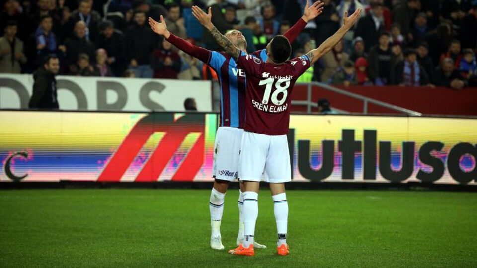 Fırtına evinde sert esti!