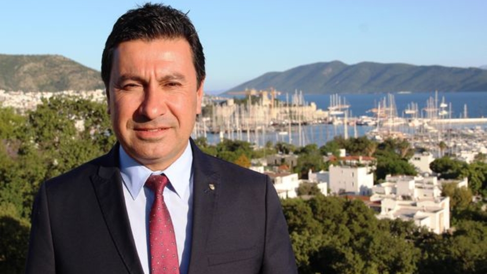 Bodrum Belediye Başkanı'na yumruklu saldırı