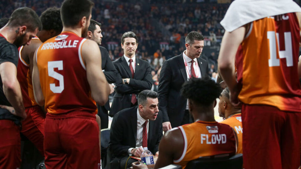 Derbide kazanan Anadolu Efes!