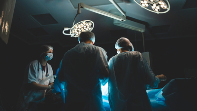 Bademcik ameliyatına giren çocuğun bademciklerini almayı unuttular