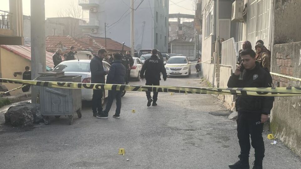 İzmir'de silahlı kavga! 3 yaralı