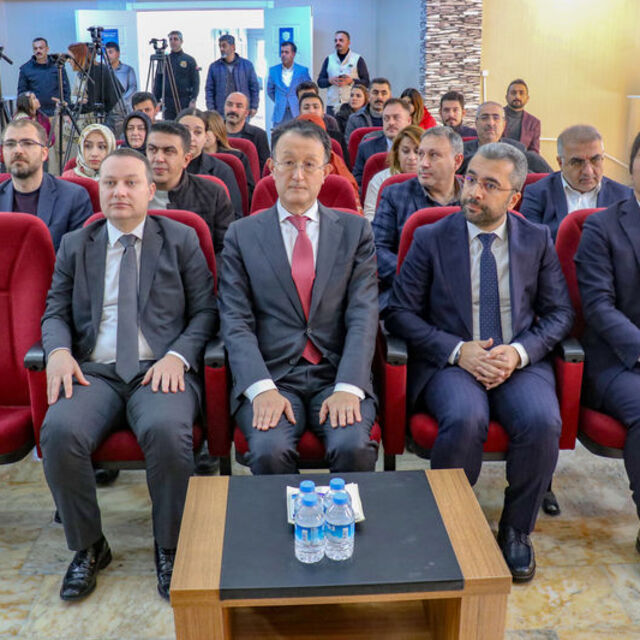 Japonya'dan Van'ın Edremit Belediyesi'ne arama kurtarma aracı