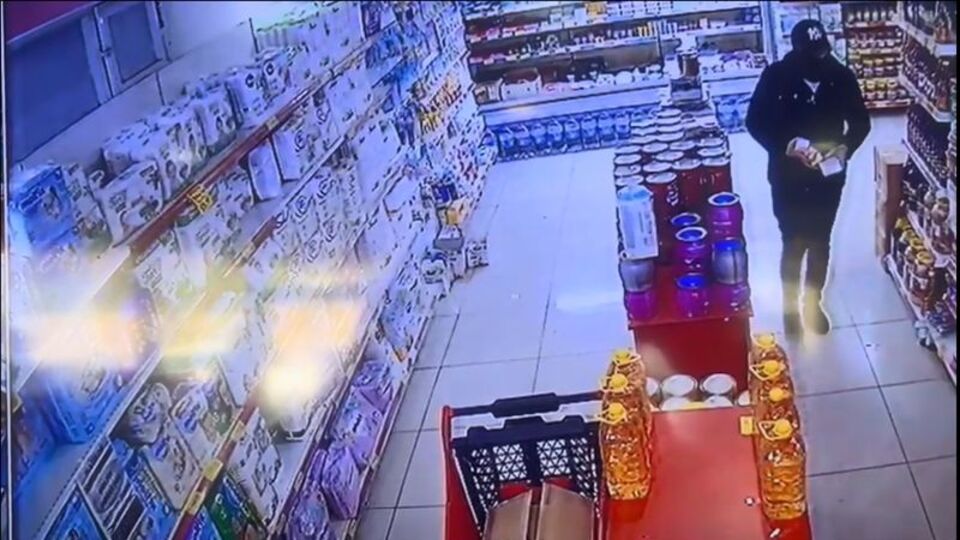 Lüks villada "Pes" dedirten hırsızlık! Yemek yiyip kaldılar!