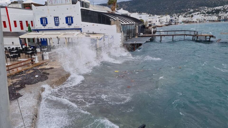 Meteoroloji'den kritik uyarı: Yarına dikkat! Hem fırtına hem sağanak!
