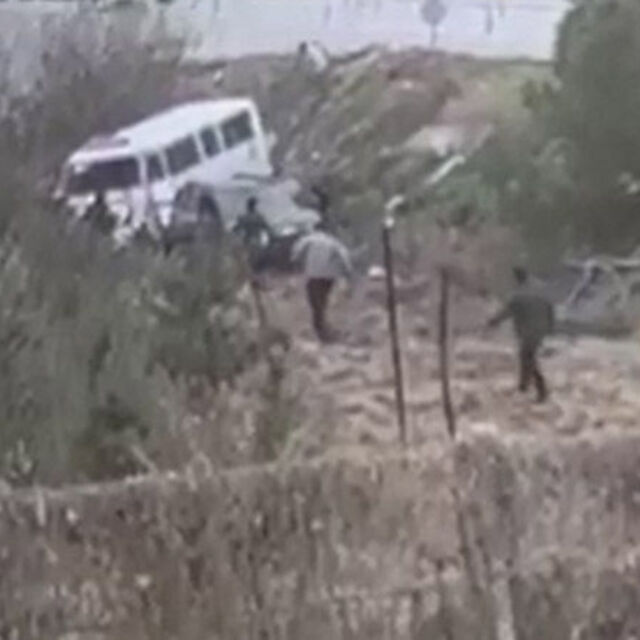 Minibüsle otobüs çarpıştı