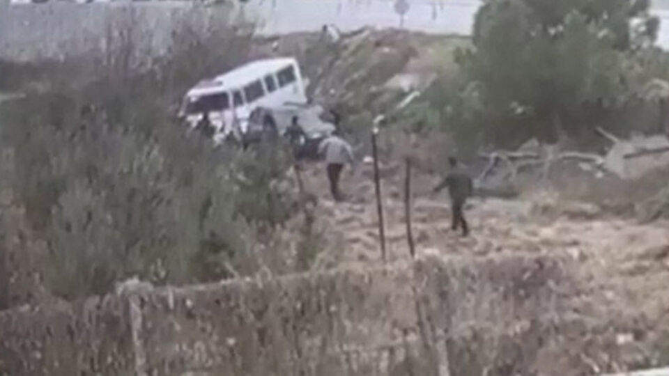 Minibüsle otobüs çarpıştı