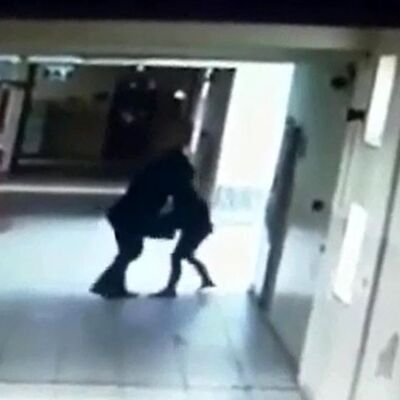 Okul müdüründen yardımcısına taciz! Koridordaki görüntü delil oldu!