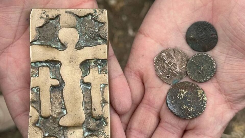 Parlayan bir cisim gördü... Şeftali bahçesinde buldu