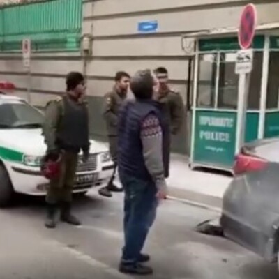 İran'da Azerbaycan Büyükelçiliği'ne silahlı saldırı