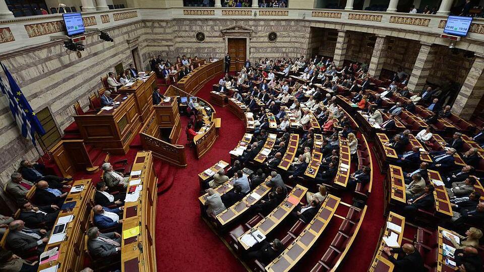 Yunanistan'da telefon dinleme iddiaları: Hükümet güvenoyu aldı