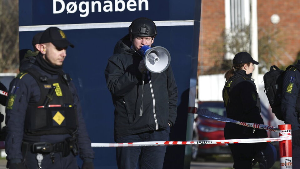 Paludan yine Kuran-ı Kerim yaktı