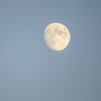 Ay neden bazen gündüzleri de gözükür?