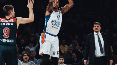 Efes uzatmada yıkıldı!