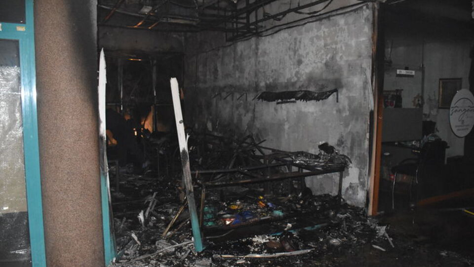 Yangında iş yeri kullanılamaz hale geldi