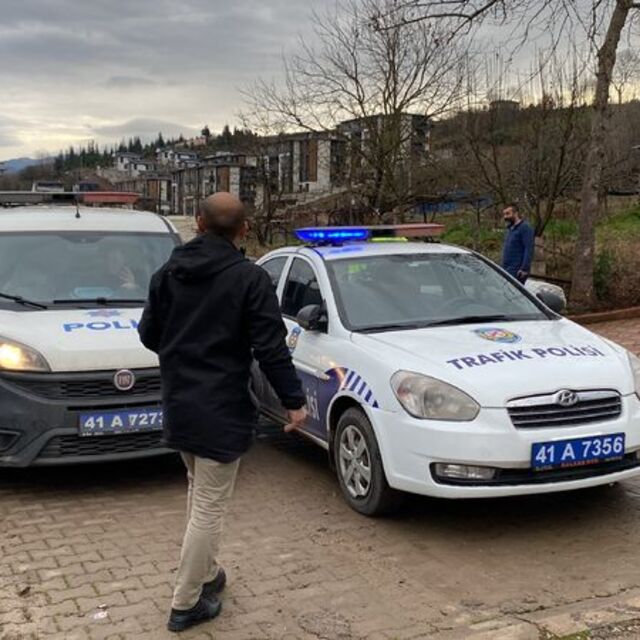 Kiraladığı araçta kız arkadaşına dehşeti yaşattı