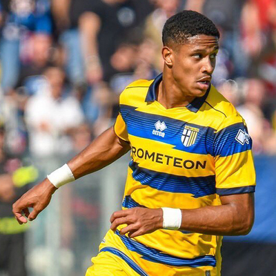 Futbol oynayan bir koşucu!