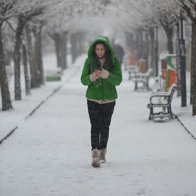 Doğu Anadolu'da kar etkili oluyor! Varto'da kara halaylı karşılama!
