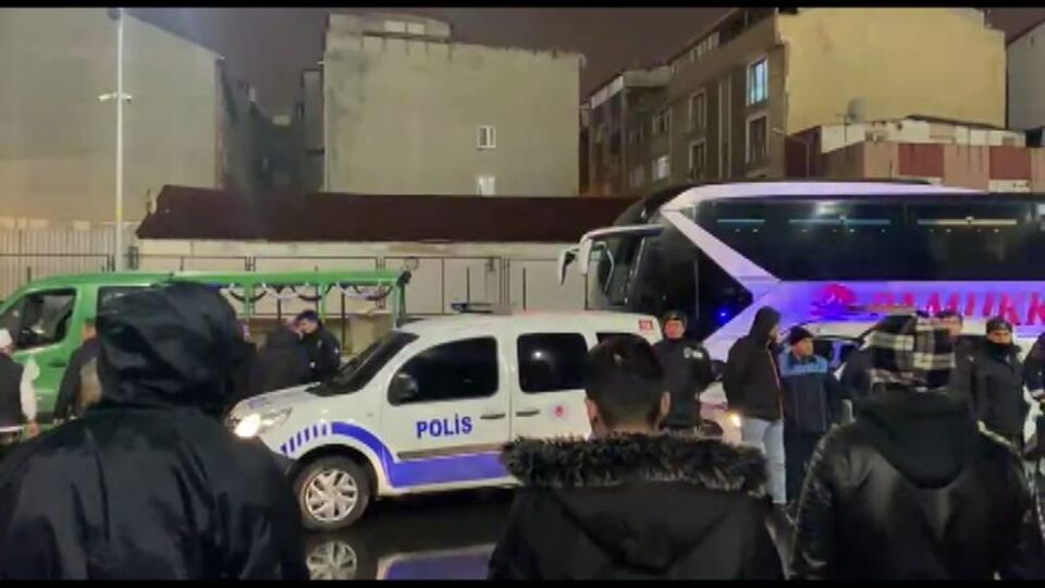 Telefonla konuşurken otobüs çarptı