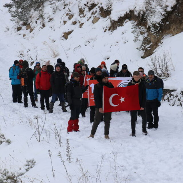 Çığ felaketinde hayatını kaybeden 10 dağcı anıldı