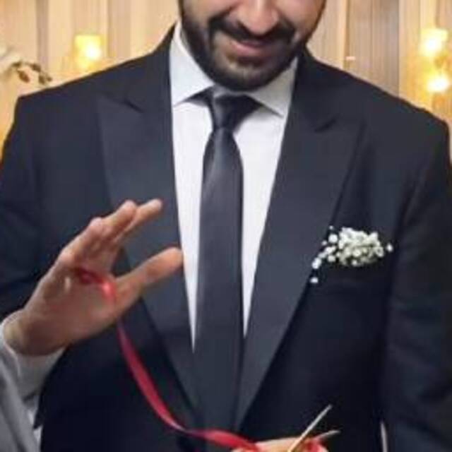 Şarkıcı Emrah'ın oğlu nişanlandı
