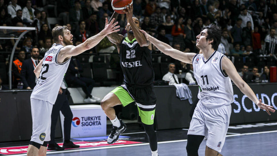 Beşiktaş son periyotta yıkıldı!