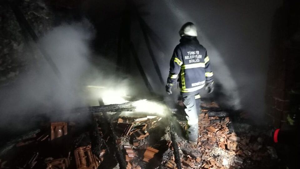 Ağılda çıkan yangında 100 keçi öldü