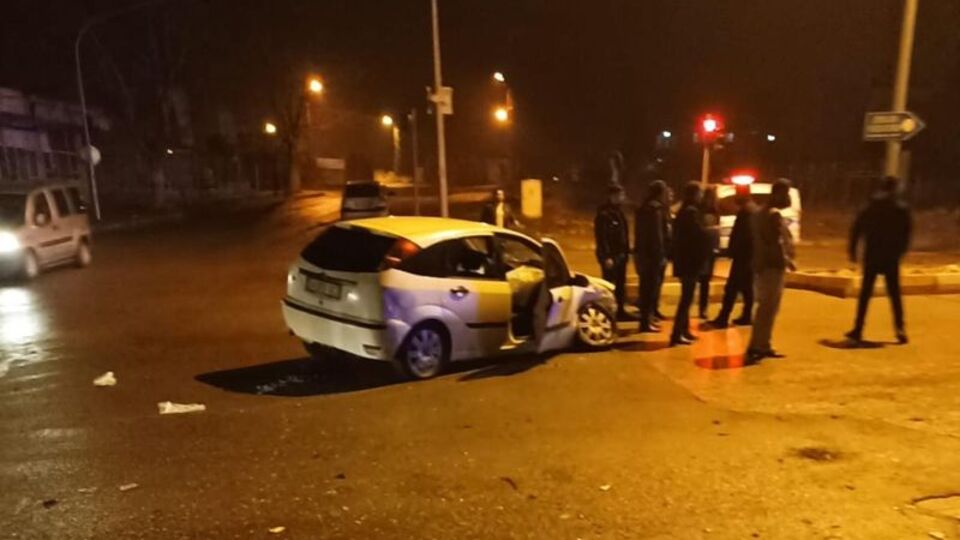 Adıyaman'da iki otomobil çarpıştı: 9 yaralı