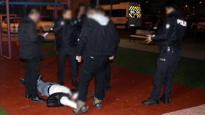 Bıçakla saldırdıktan sonra bayıldı: 1 yaralı