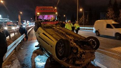 TIR'a çarpan otomobil devrildi: 4 yaralı