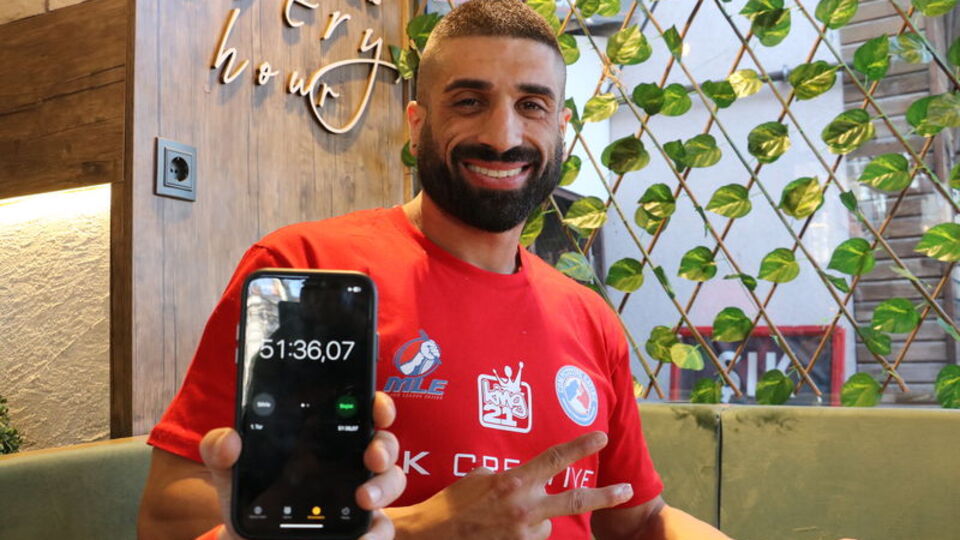 Ülke ülke gezerek yemek yarışmalarına katılıyor